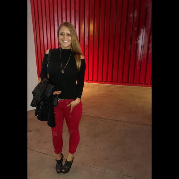 Meet your Posher, Krystalle - Picture 1 of 1